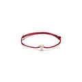 Pulsera Áine con hilo rojo, corazón brillante y acabado en oro amarillo de 18 kt.